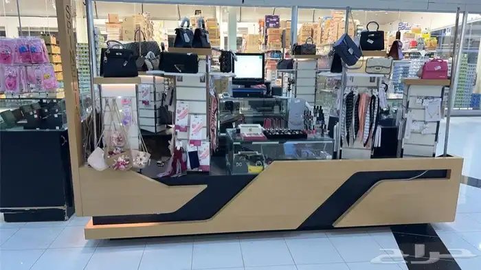 الكشك للبيع بجميع اغراضه 1-جهاز كمبيوتر جديد 2- طابعه للفوا 5