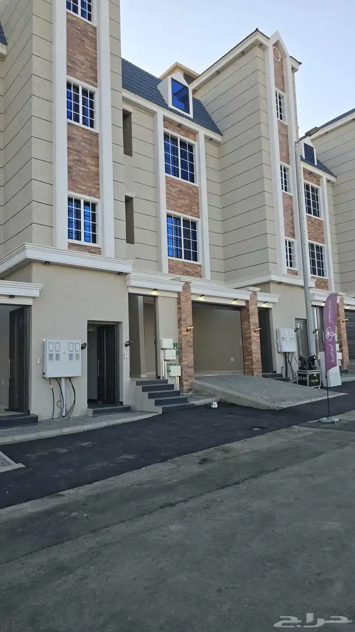 للبيع شقق علويه وارضيه المعارض طريق ابها الخميس 0