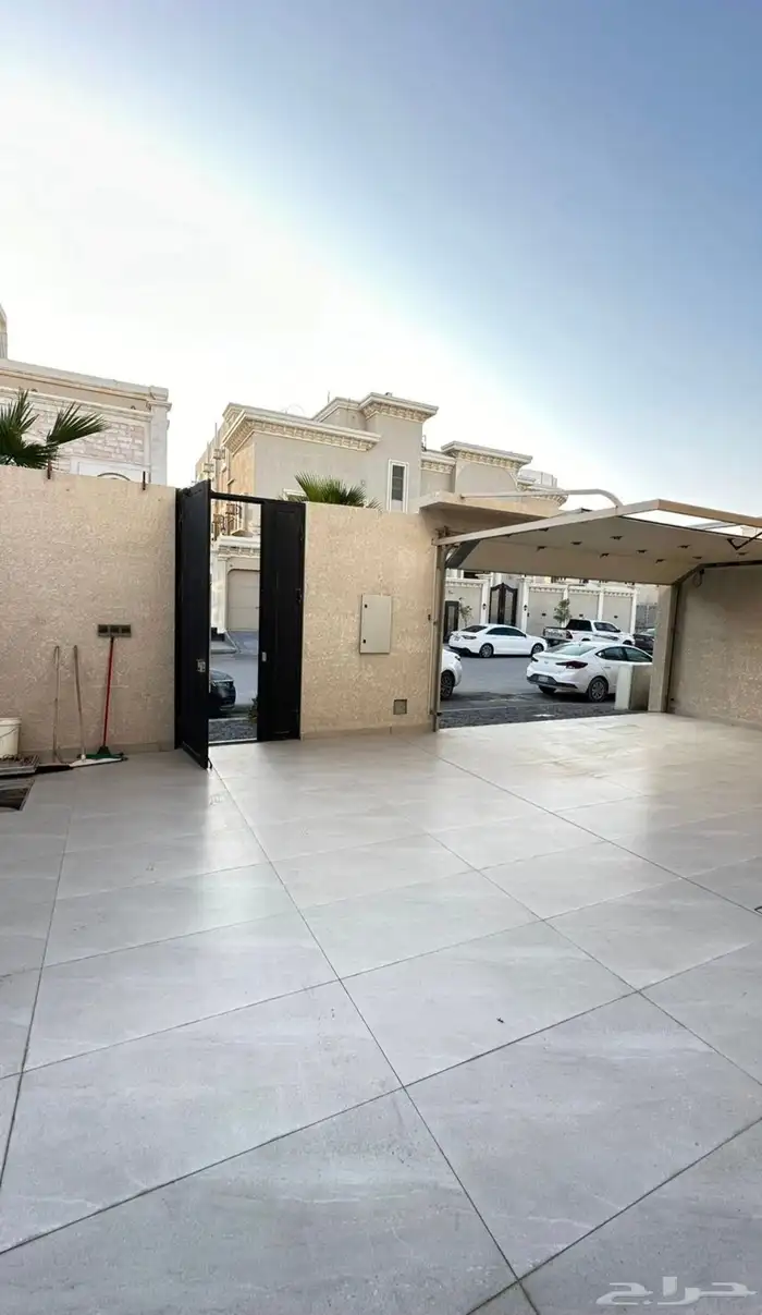 للبيع فلة مودرن بحي الامانة المجاور(الثاني) مليون 750 الف 10
