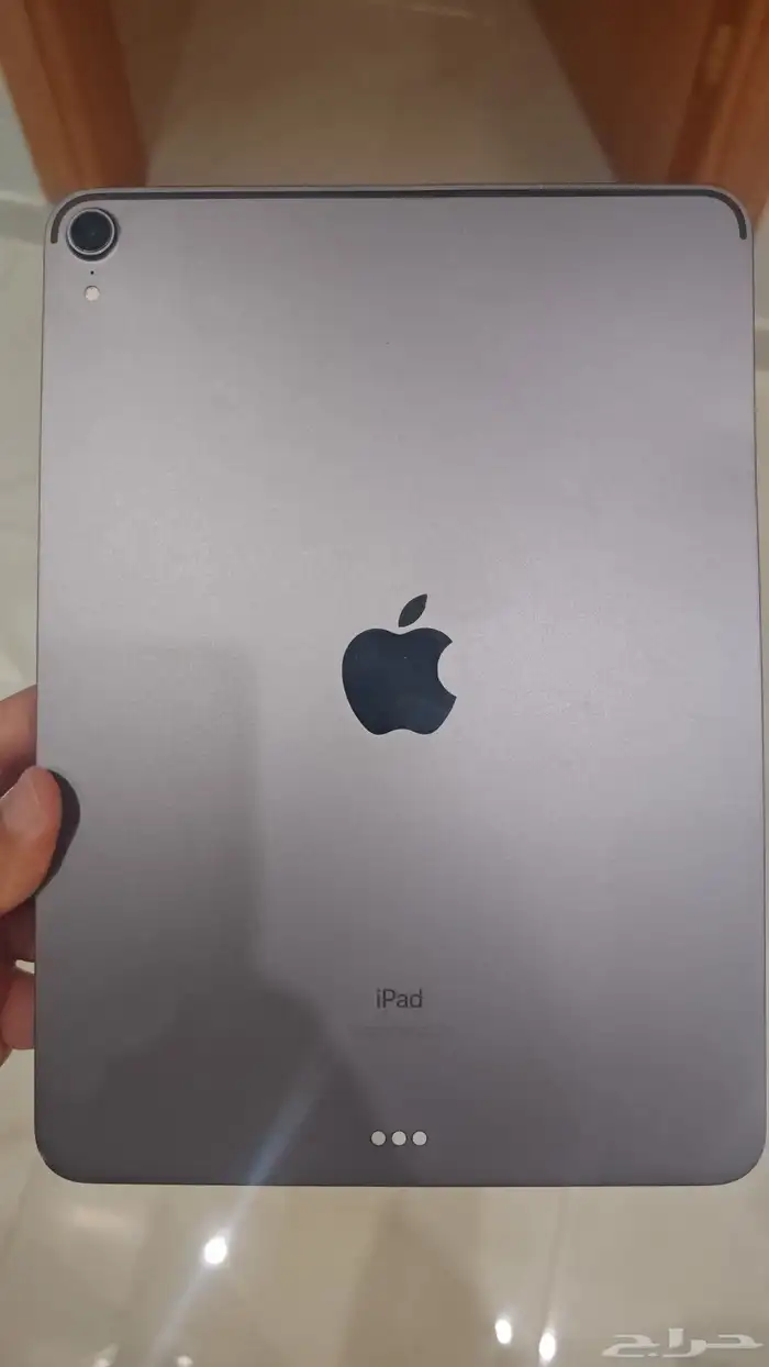 Ipad pro 11 2018 نظيف مع عيب في الشاشة 0