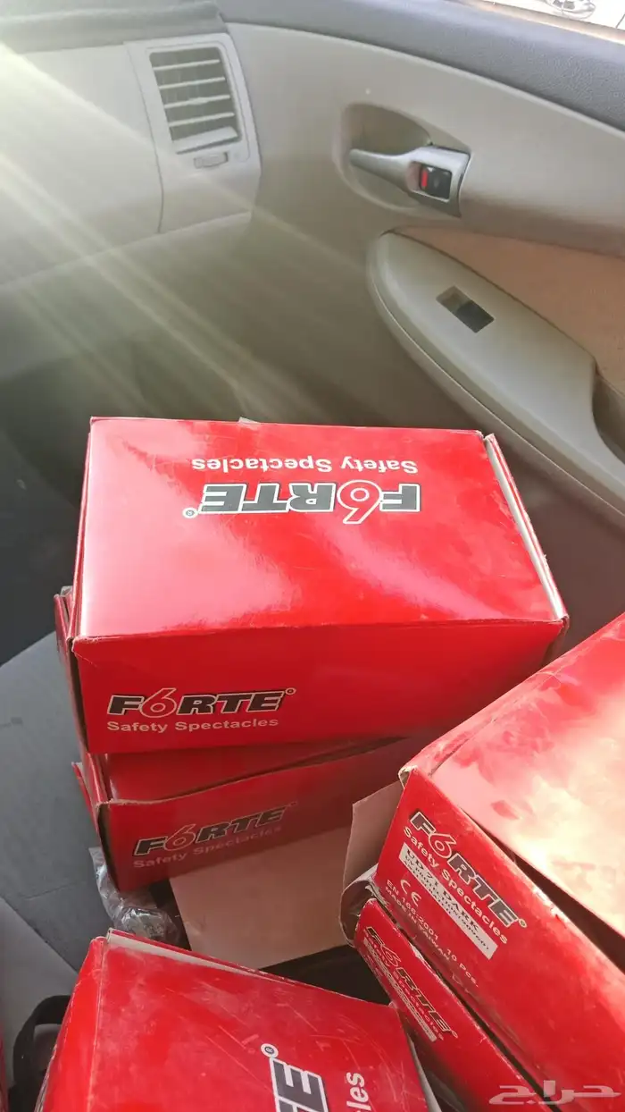نظارات عمال نوعين تيواني متواجده14علبه بسعر طيب للتواصل 1