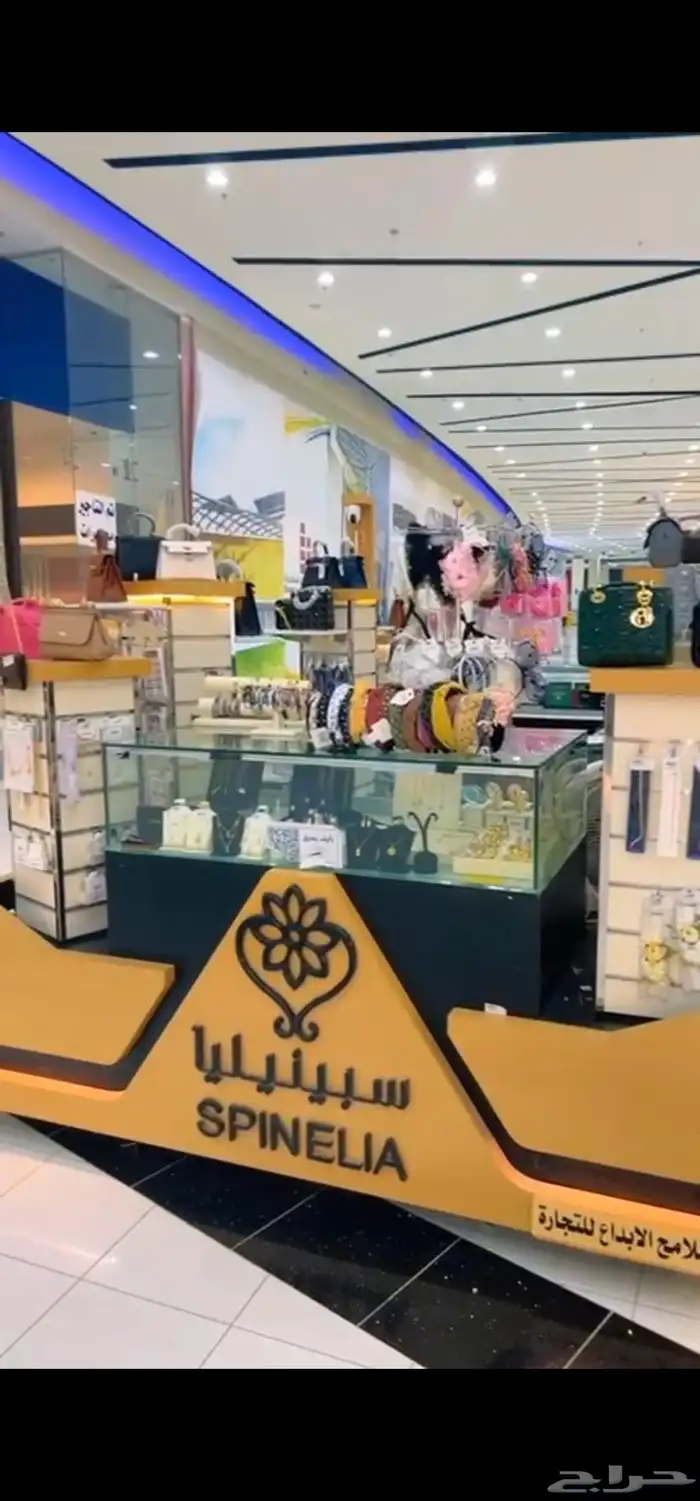 الكشك للبيع بجميع اغراضه 1-جهاز كمبيوتر جديد 2- طابعه للفوا 4