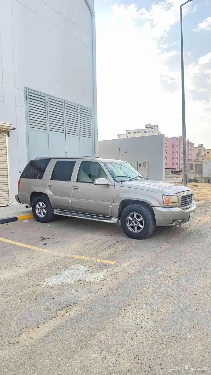 كاديلاك 99 ممشاه 112 الف الحد 5000 مافيه رش ولا سمكره 0