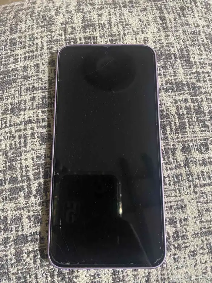 سامسونج A35 المساحه 128 6GB اللون بنفسجي كرتون الجوال موجود 1