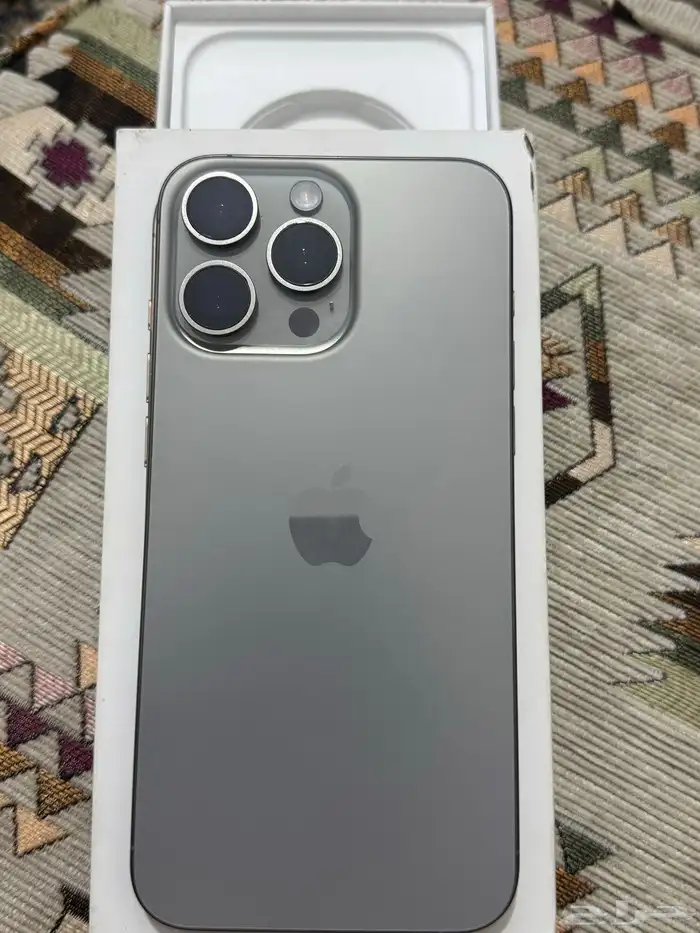 ايفون 15 برو ماكس نظيف جدا 1