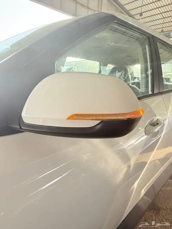 كيا كارينز استندر 2025 ابيض ورصاصي 1