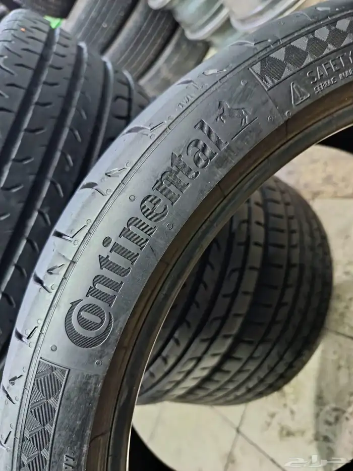 طقم كفرات كونتيننتال شبه جديد مقاس 245 35 19 2