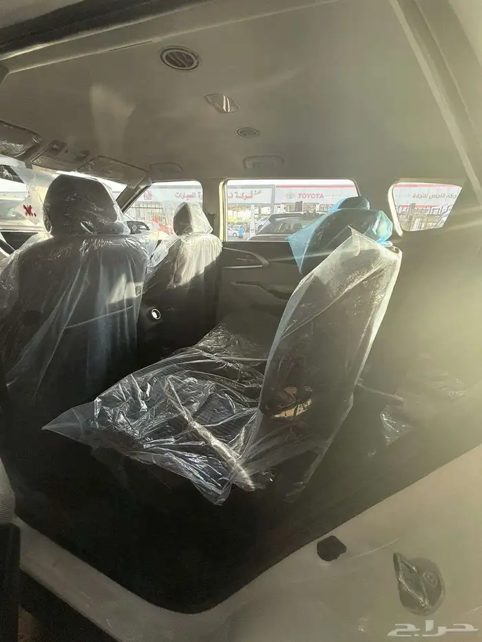 كيا كارينز استندر 2025 ابيض ورصاصي 4