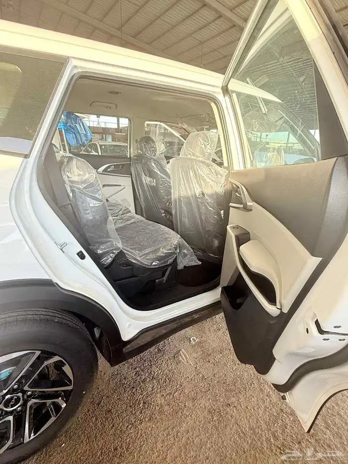 كيا كارينز استندر 2025 ابيض ورصاصي 5