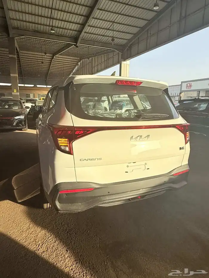 كيا كارينز استندر 2025 ابيض ورصاصي 7