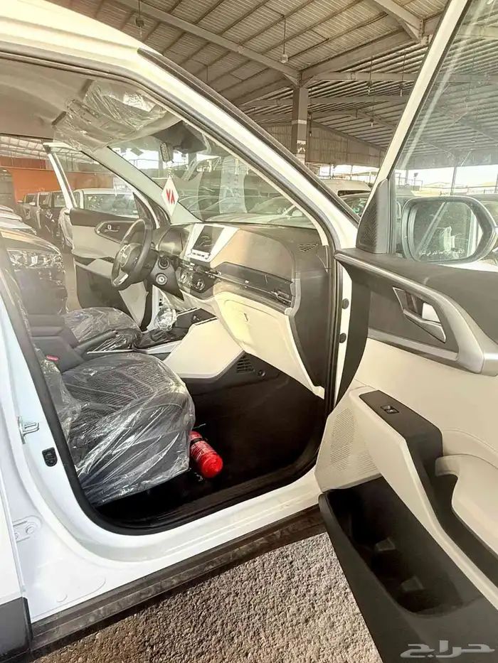 كيا كارينز استندر 2025 ابيض ورصاصي 3