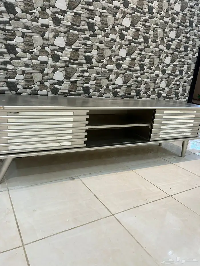 طاولة تلفزيون 1