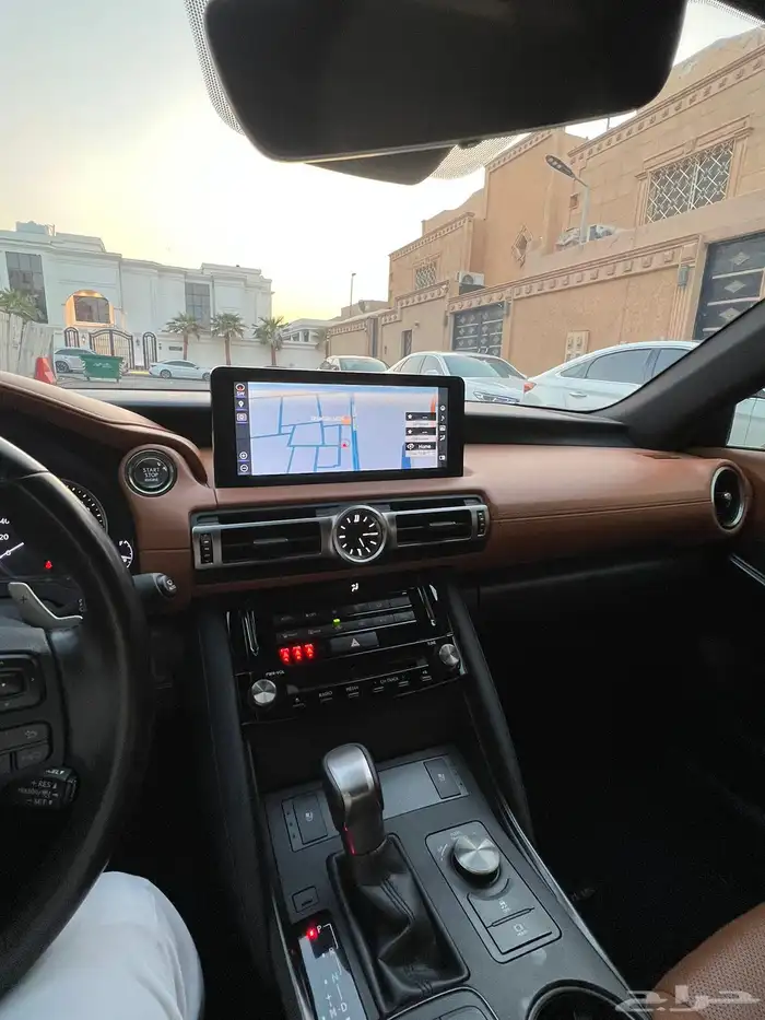 لكزس lS 2021 10