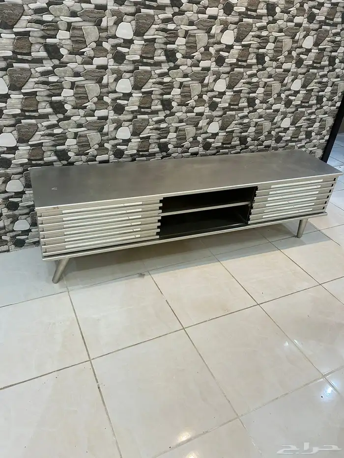 طاولة تلفزيون 2