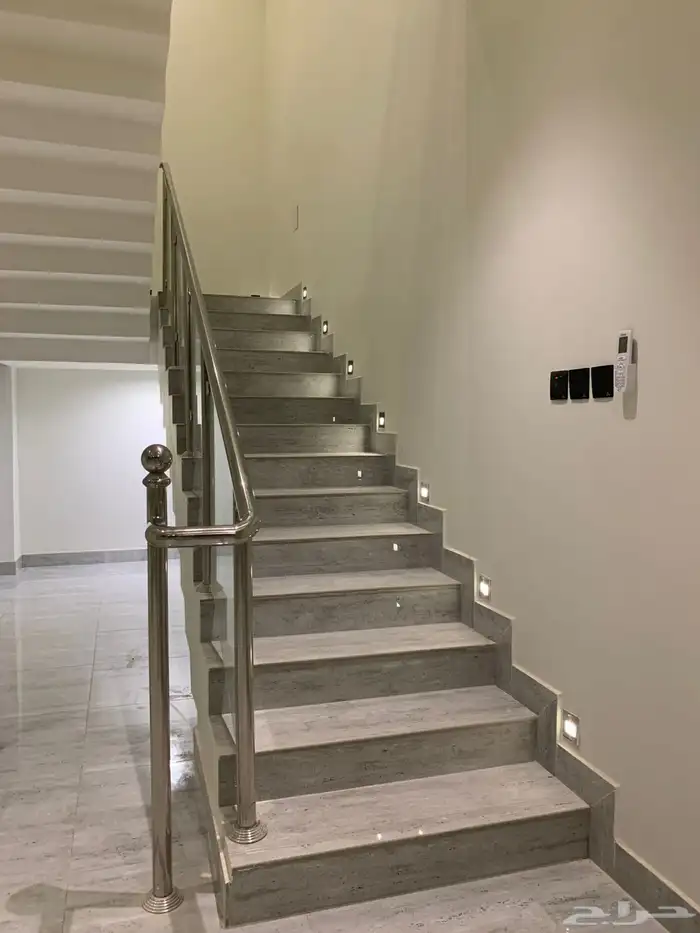 فيلا للإيجار بحي النرجس 5