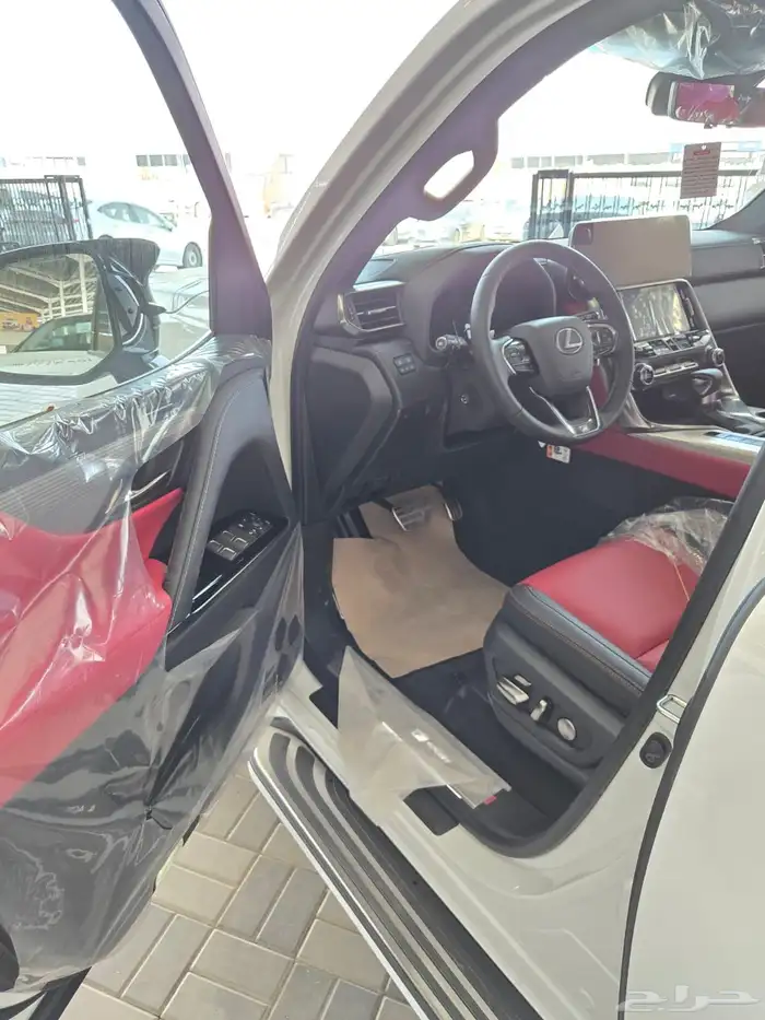لكزس LX600 اف سبورت 5