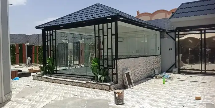 بناء مجالس خارجيه الوجهات زجاج 2