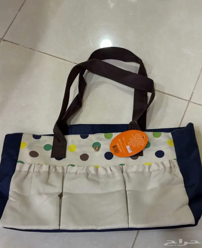 فساتين وشنطه مواليد وطاولة دراسه 4