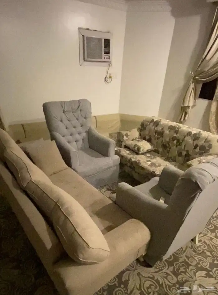 كنب 7 اشخاص 4 قطع للبيع مع طاولة 0
