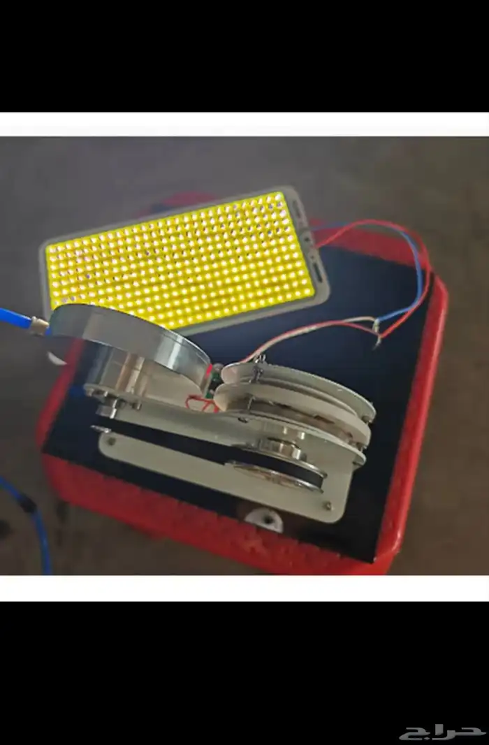 الآلة نموذج لمولد توربيني من نوع تسلا Tesla turbine generato 4