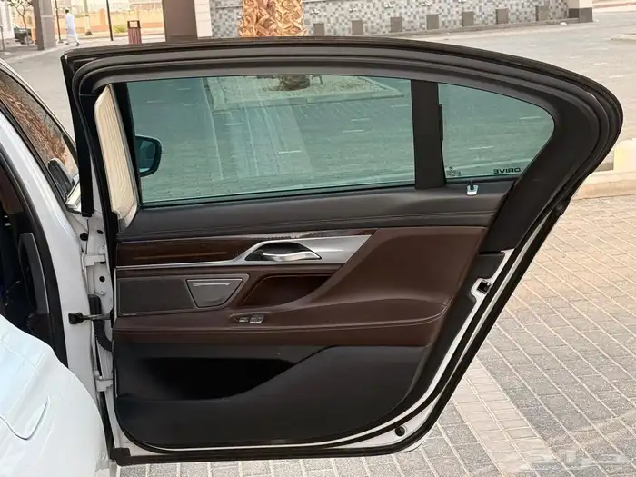 بي ام دبليو 740Li 2016 19
