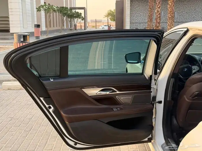 بي ام دبليو 740Li 2016 18