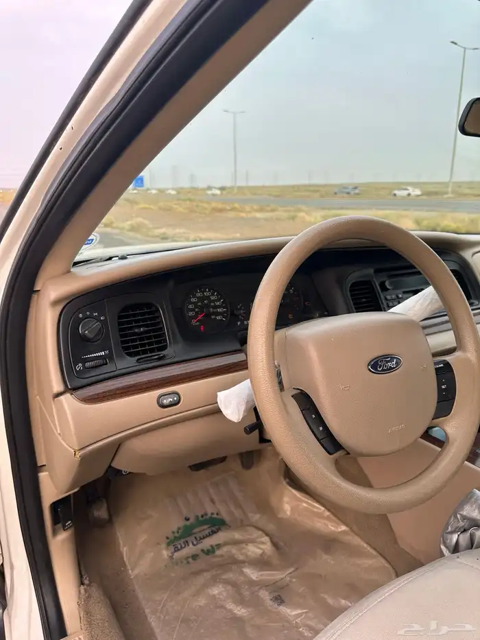 فورد كراون فاكتوريا 2011 12