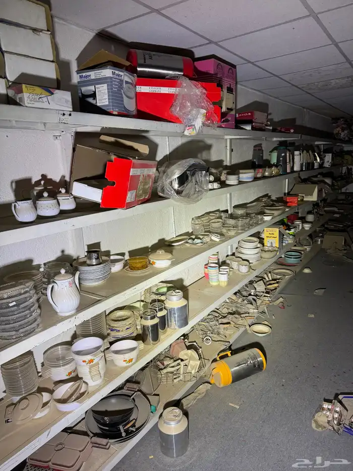 اغراض مستودع قديم للبيع 13