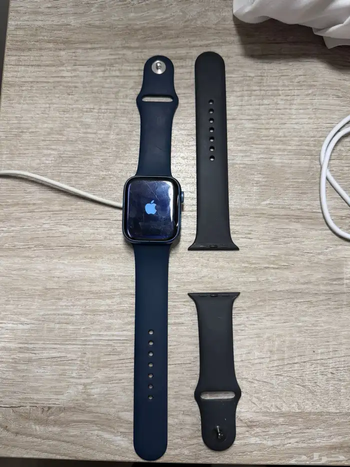 للبيع   Apple Watch Series 7 (مستعملة)   المقاس  45mm 1