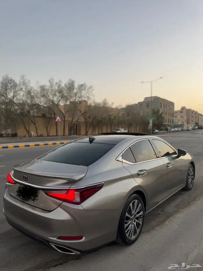 لكزس ES 350 2019 4