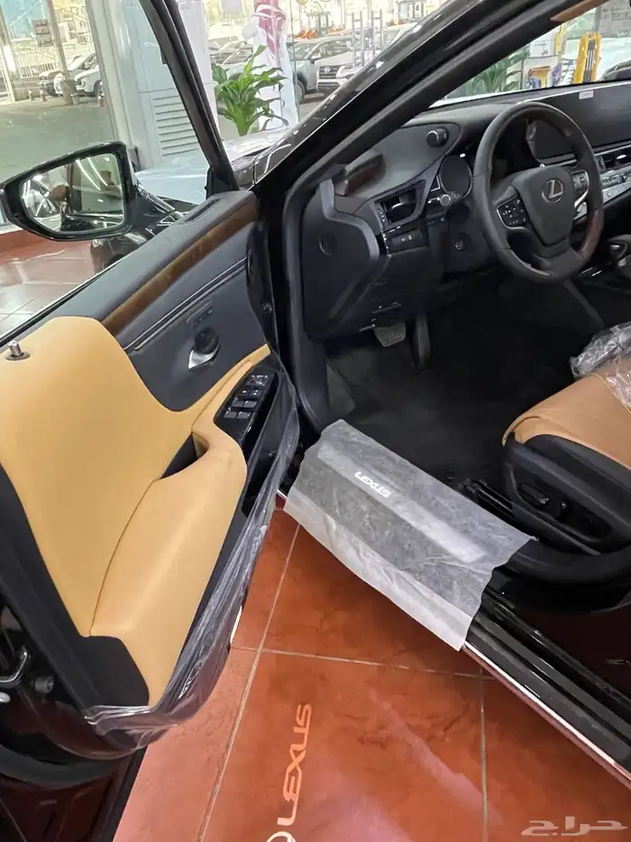 لكزس ES350 - سعودي - 2025 - لون اسود - Cc 6