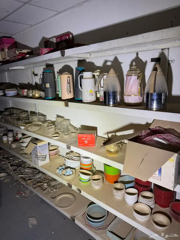 اغراض مستودع قديم للبيع 2