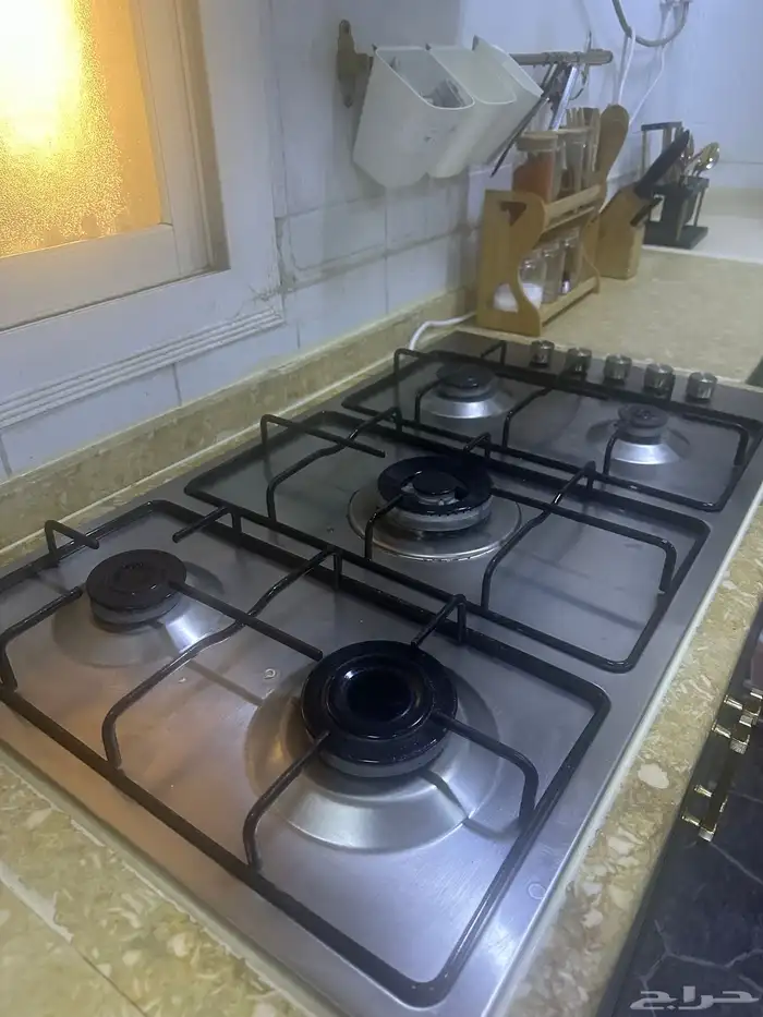 دولاب مطبخ 10 متر مع غاز سطحي. وثلاجه 21قدم 2