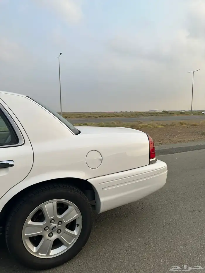 فورد كراون فاكتوريا 2011 8