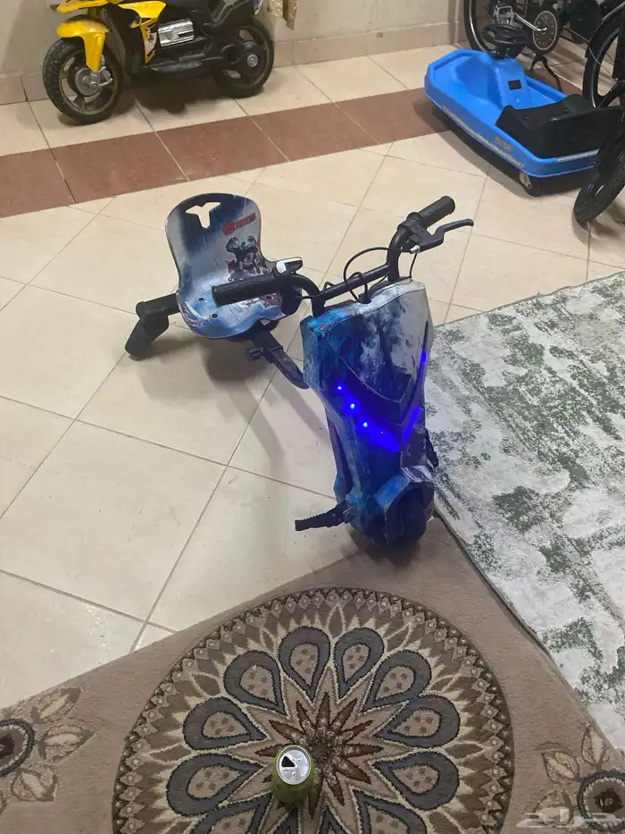 للبيع Sticker شغال ما في أي شيء بس يبي له شاحن 1