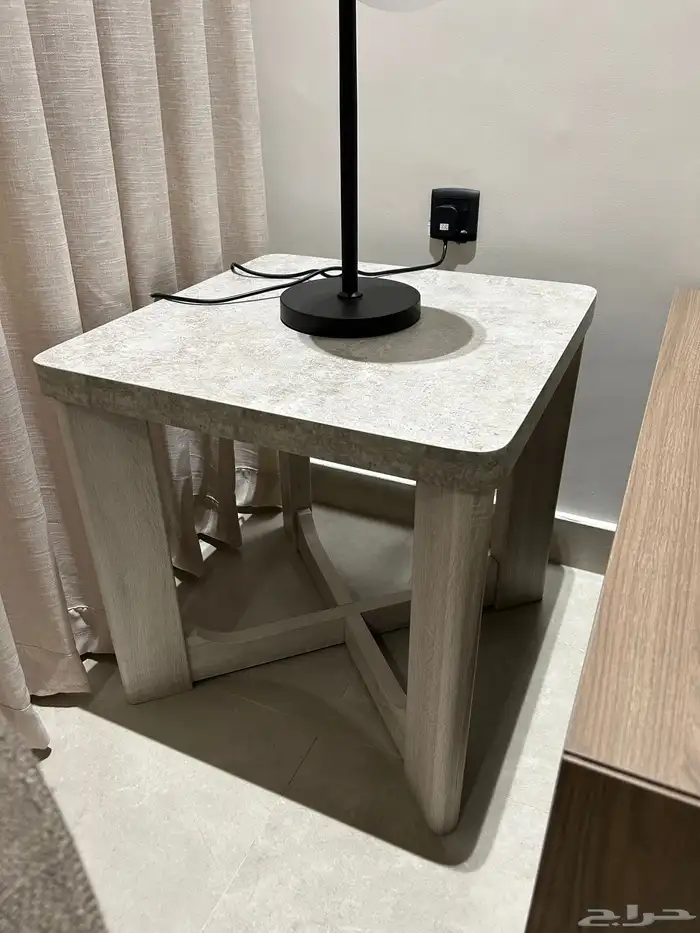 طاوله للبيع 0