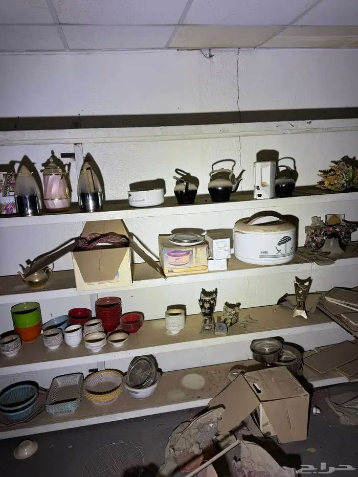 اغراض مستودع قديم للبيع 1