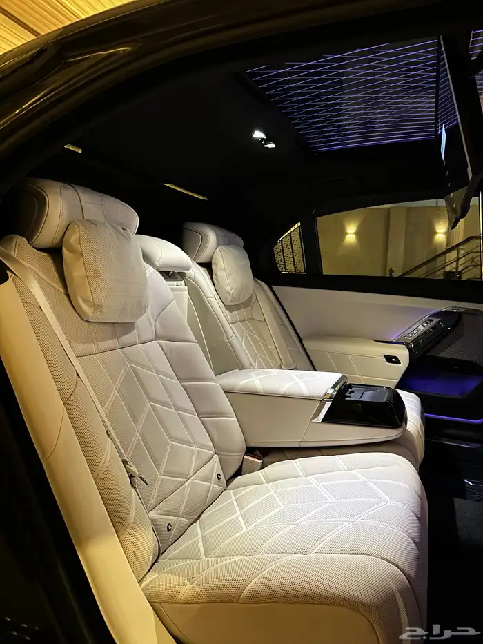 بي ام دبليو 740i 2025 اعلى فئة شبه جديدة 29