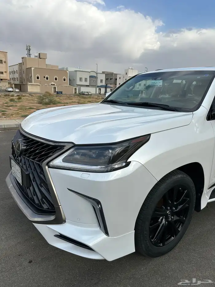 للبيع جيب لكزس 2019 بلاك اديشن سعودي فل كامل 12