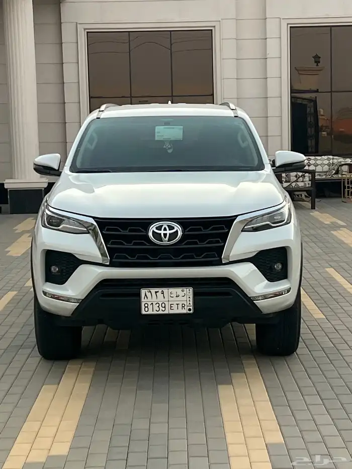 فورشينر 2024 سعودي سته سلندر ماشي 25الف شبه جديد 0