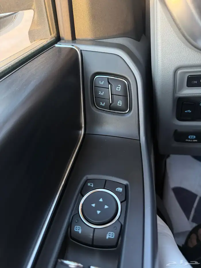 f150 LARIAT v8 اف 150 لاريت ((اصفار)) 2024 12