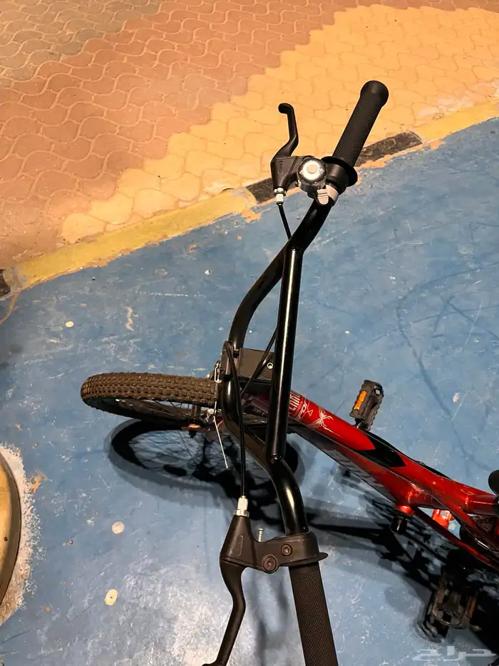 دراجة BMX شبه جديدة   مستخدمة 3 أشهر فقط بحالة ممتازة 3