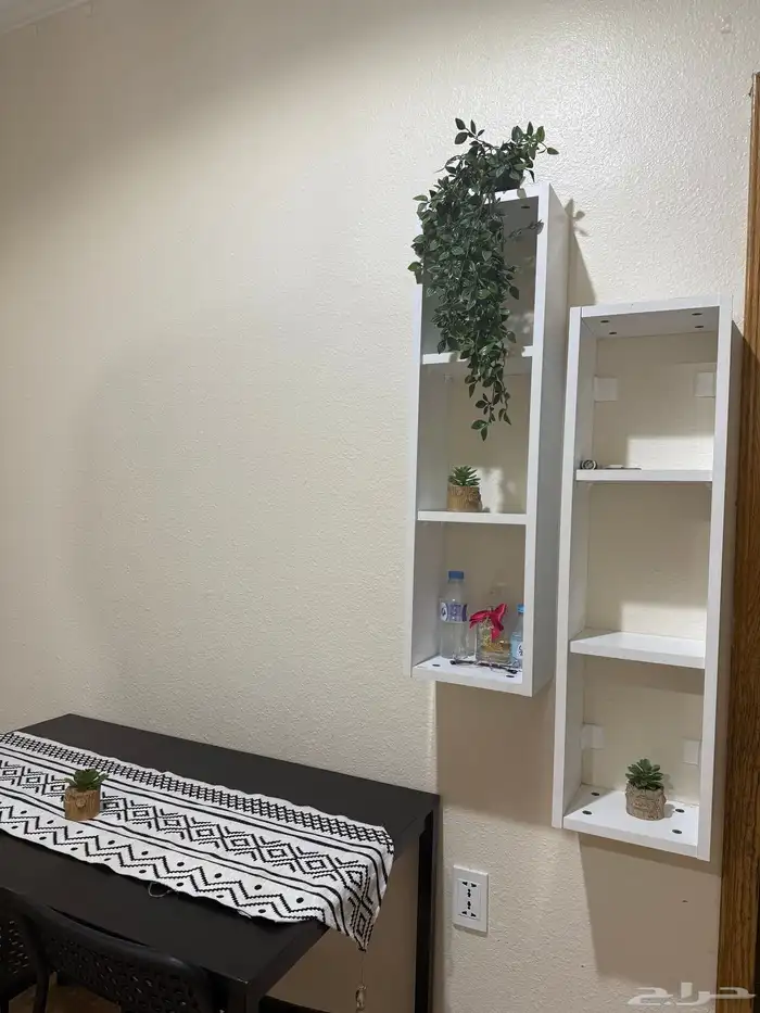 اثاث للبيع سرير اطفال و كنب و ستارة طاولة طعام و طاولة تلفز 7