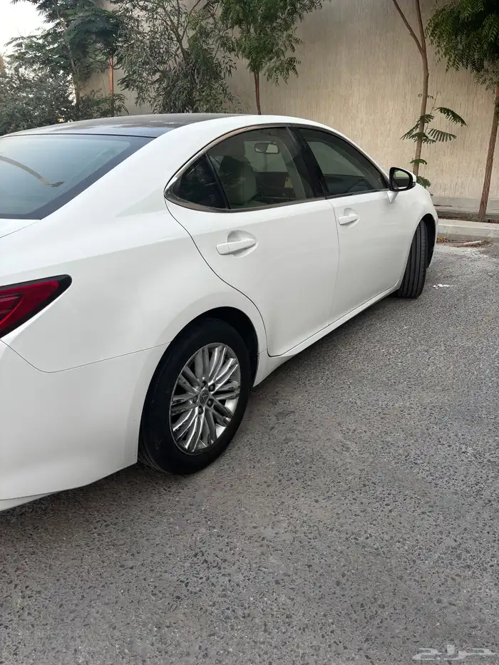 لكزس ES 350 شبه مخرن 1