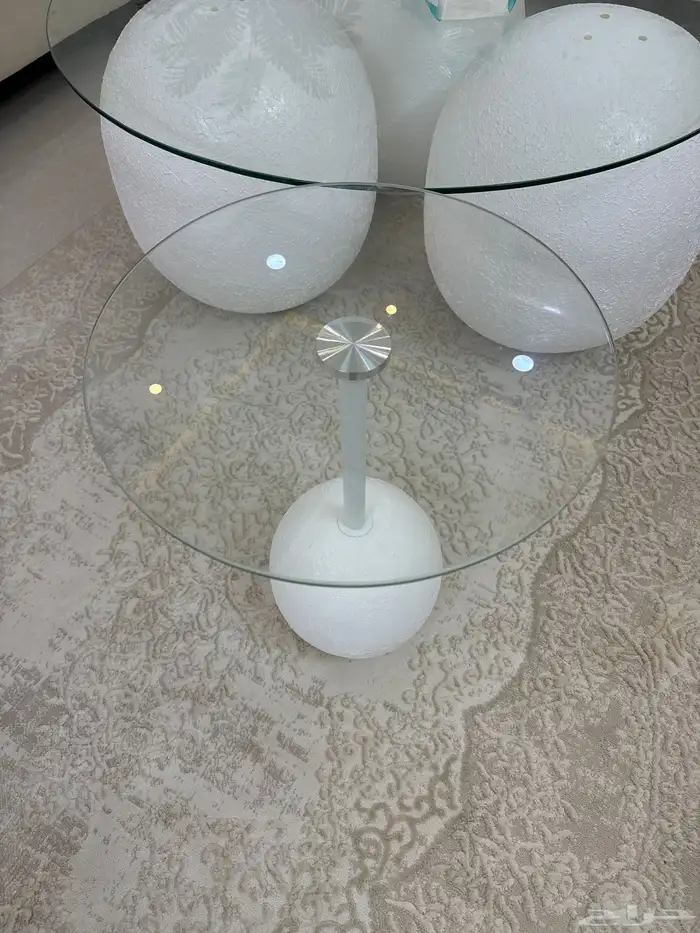 طاولة كبيره مع اربعه طاولة خدمه 1