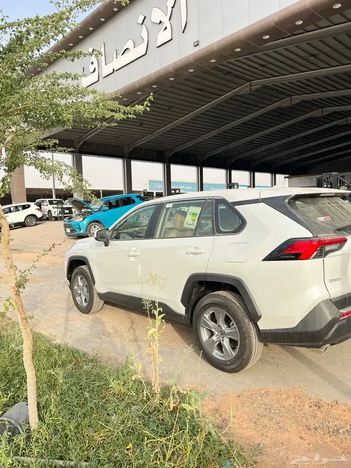 تويوتا راف فور LE دفع امامي بنزين 2025 3