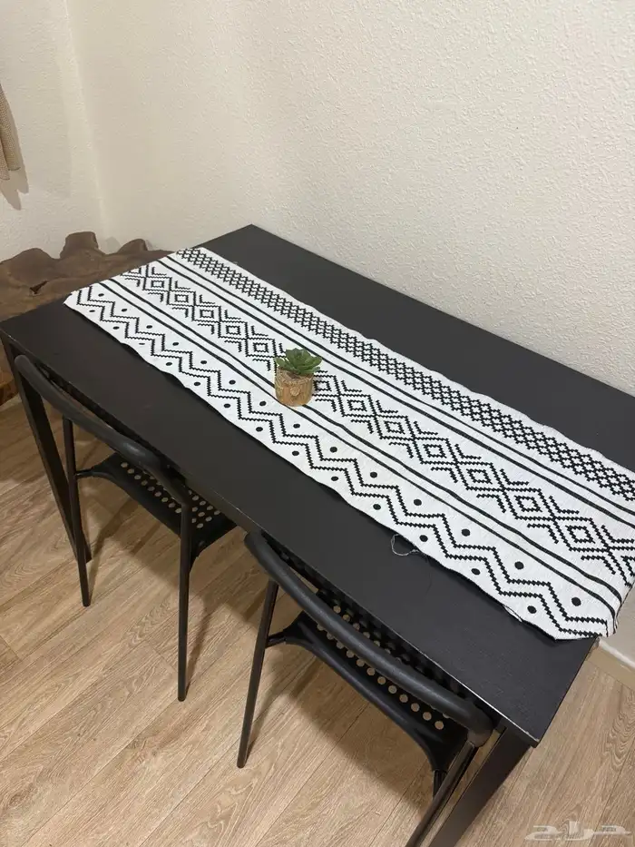 اثاث للبيع سرير اطفال و كنب و ستارة طاولة طعام و طاولة تلفز 3