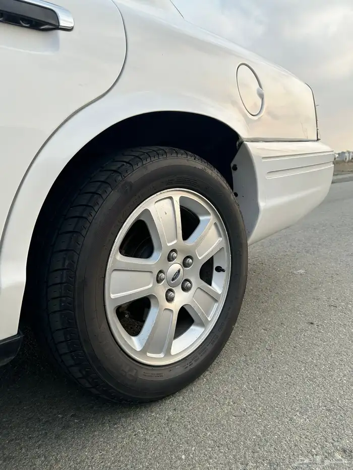 فورد كراون فاكتوريا 2011 26