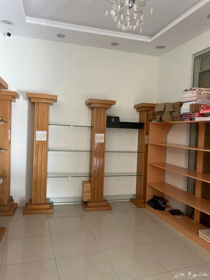 ارفف محل شبه جديده تصلح محل حلويات او عطاره  . 1