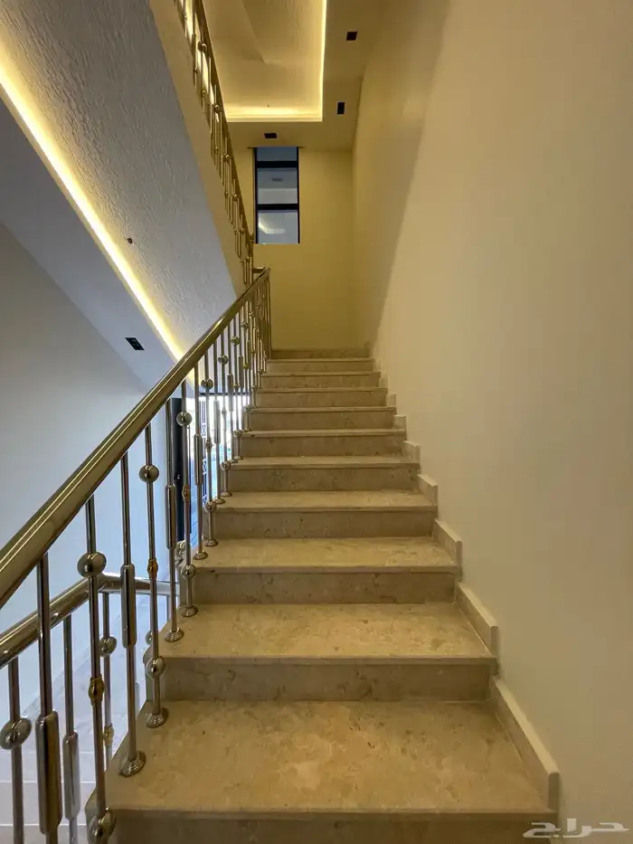 للبيع فيلا روف دورثانى مع ملحق طريق ابها الخميس مقابل ضمك 4
